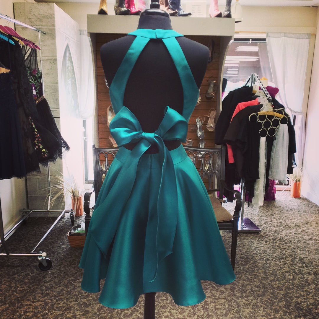 Halter Sleeveless A Line Homecoming Dresses London Two Pieces Satin Cut Out Bow Knot Teal Pleated